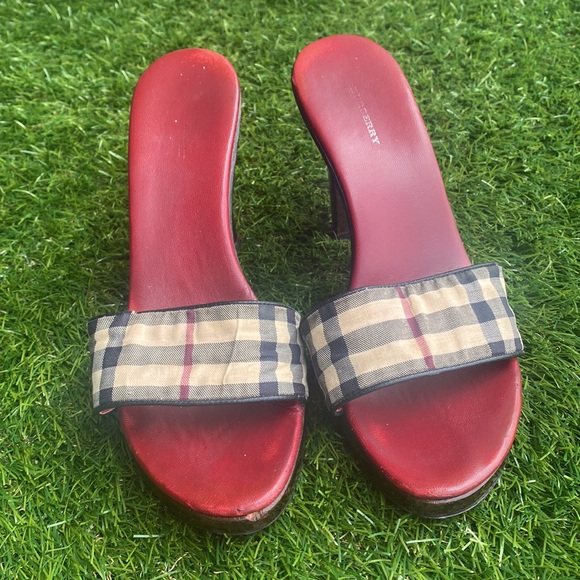 Burberry platform slides tan check pattern. - Picture 13 of 14